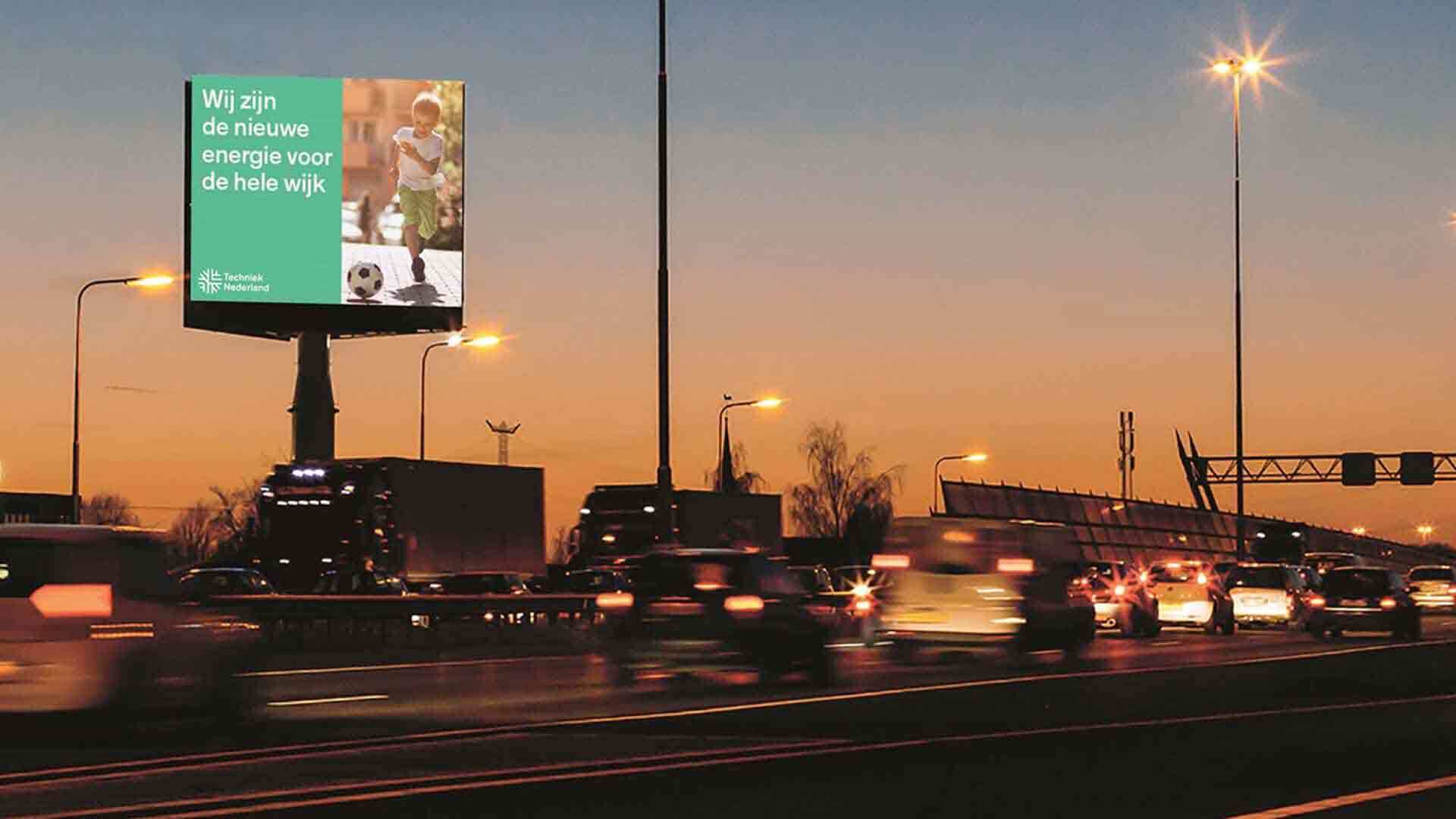 Billboards langs de snelweg voor Techniek Nederland, de niewue naam van Uneto-VNI